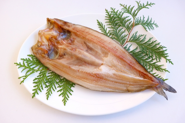 グリルなしで極上の味！大きなホッケをフライパンでふっくら焼く「酒蒸し」術