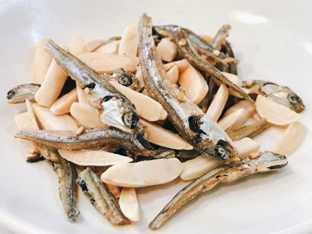 給食のアーモンドフィッシュはどこの？懐かしの味「フジサワ」と5歳以下の安全な食べ方