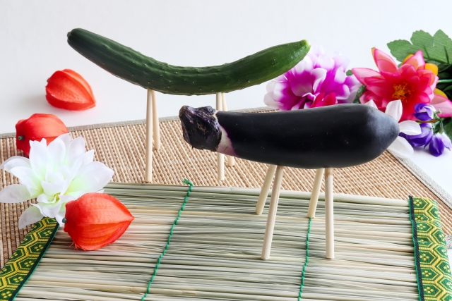 初盆のお供え、行けない時はどうする？相場・送り方と「さすが」と言われる挨拶状マナー