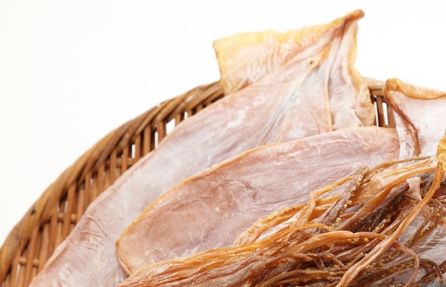 脱・スナック菓子。30代からの「あたりめ」選びは、セブンと「水くぐらせ」で完成する。