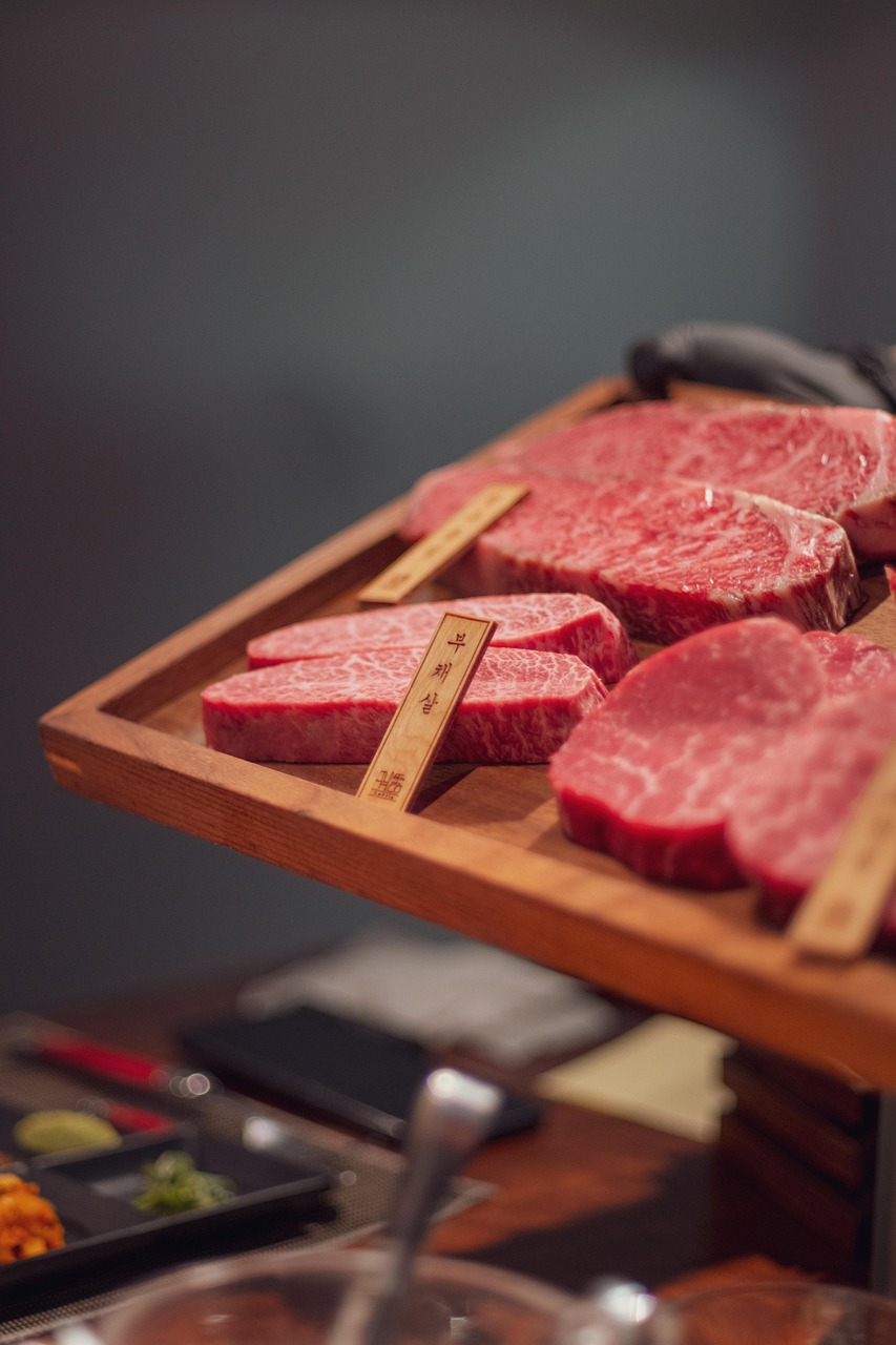 スーパーのミスジ肉が高級店に化ける！「筋は焼いても溶けない」を知るプロの隠し包丁術