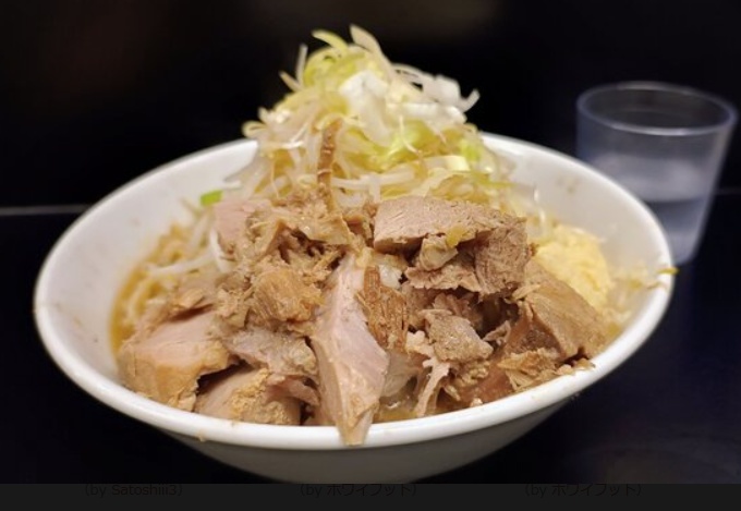 蕨「豚ラーメン」炎上のその後と現在地。 新店「豚に恋してる」との比較で選ぶ、失敗しない二郎系ランチ
