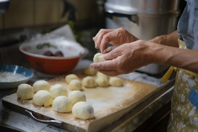 余った切り餅がレンジで変身！「極上あんころ餅」の作り方【保存のコツ付】