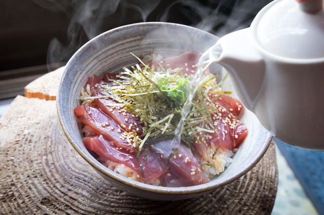  [著者情報] この記事を書いた人：なかじぃ　家飲み研究家 / 家庭料理研究家  むかしから、自宅に友人同僚を読んでの家のみで料理しながらの飲みが趣味。もちろん、日常の料理もしっかりと行います。サラリーマン時代にはサラリーマンNしまの毎日レシピで料理ブログで人気を博す。