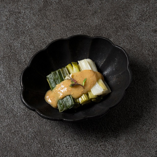 失敗ゼロの「味噌作り」！カビは「取る」より「生やさない」。プロ直伝「密閉袋仕込み」