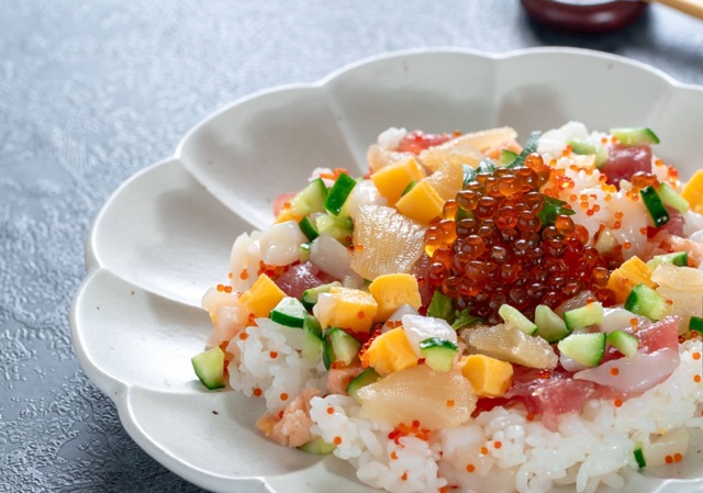 すし酢の黄金比は4:2:1！計算不要の早見表と子供が喜ぶ「レンジで1分」の魔法